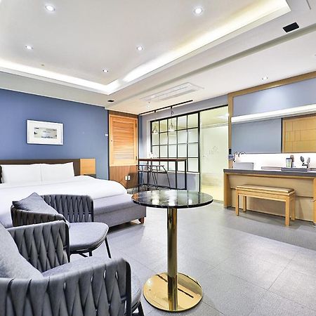 Seomyeon Ib Hotel Пусан Екстериор снимка